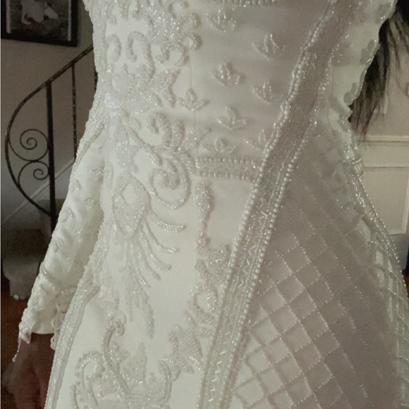 New Pic & Video added*** Zian Couture custom made wedding dress. - Picture 7 of 10